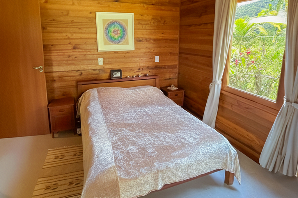 Quarto de Madeira: Atmosfera Única e Beleza Natural