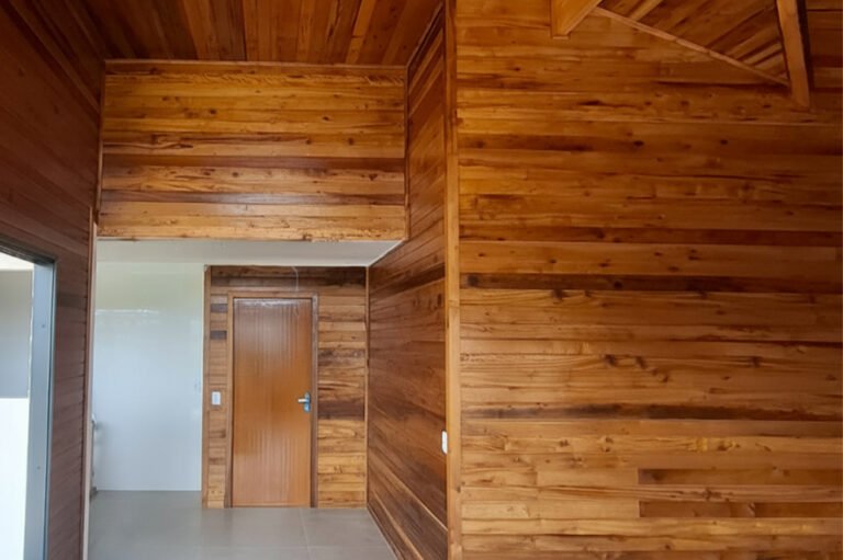 Construção de Casa de Madeira Transforma Estruturas em Lar