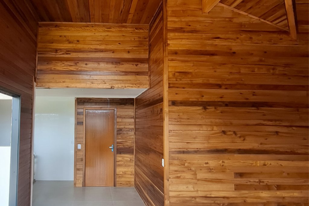 Construção de Casa de Madeira Transforma Estruturas em Lar