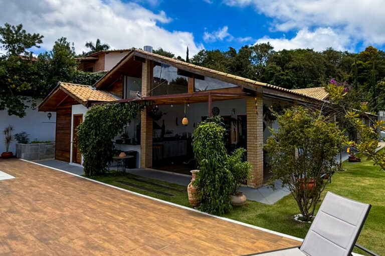 área externa da casa de madeira